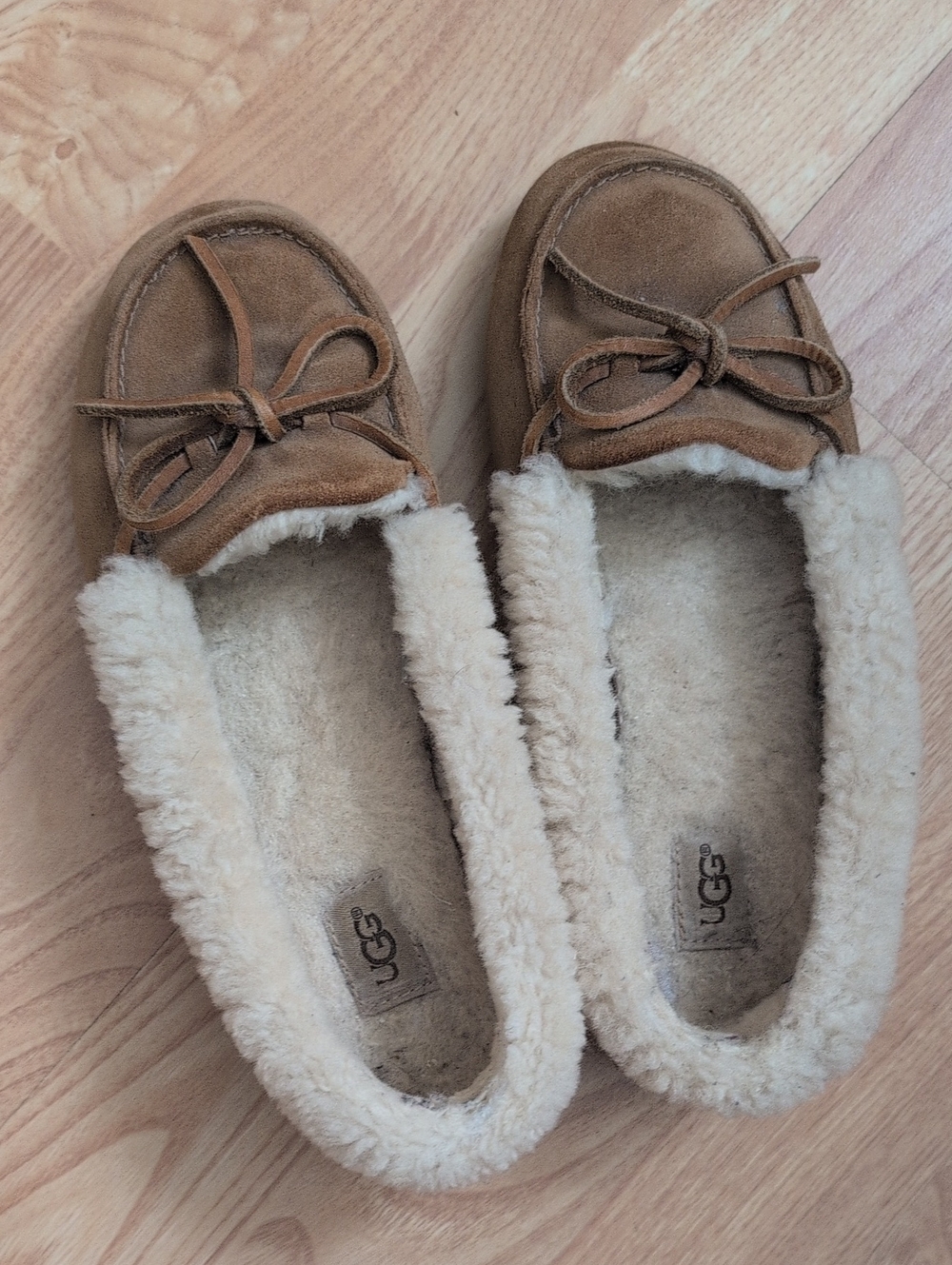 UGG Women's Chestnut Suede Shearling-Trim Moccasin Slippers Size 6